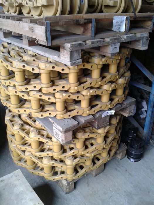 Lant buldozer Komatsu D61 / D65 pe stoc, role inferioare, roti ghidaj