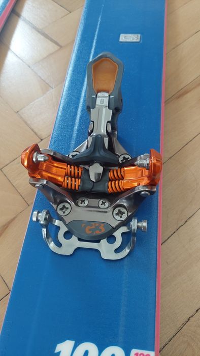 Продавам  дамски туринг ски G3