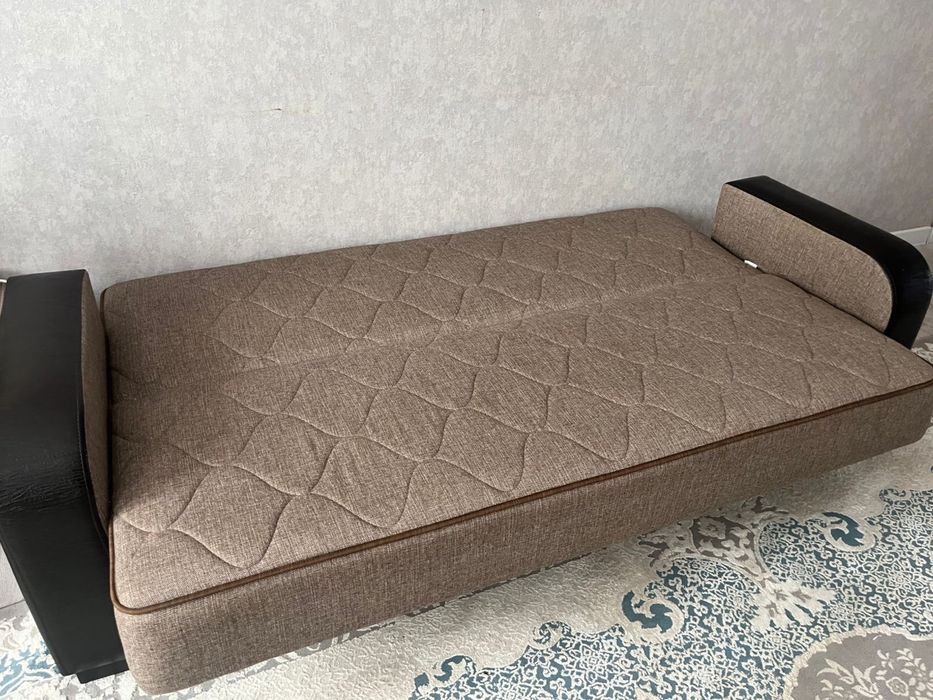 Диван почти новый