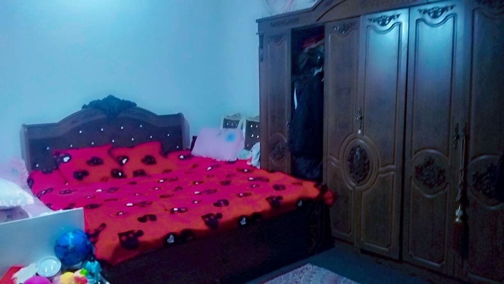 У́ртасаройда 10 сотх 6 хонали ховли сотилади . У́ртачирчик тумани