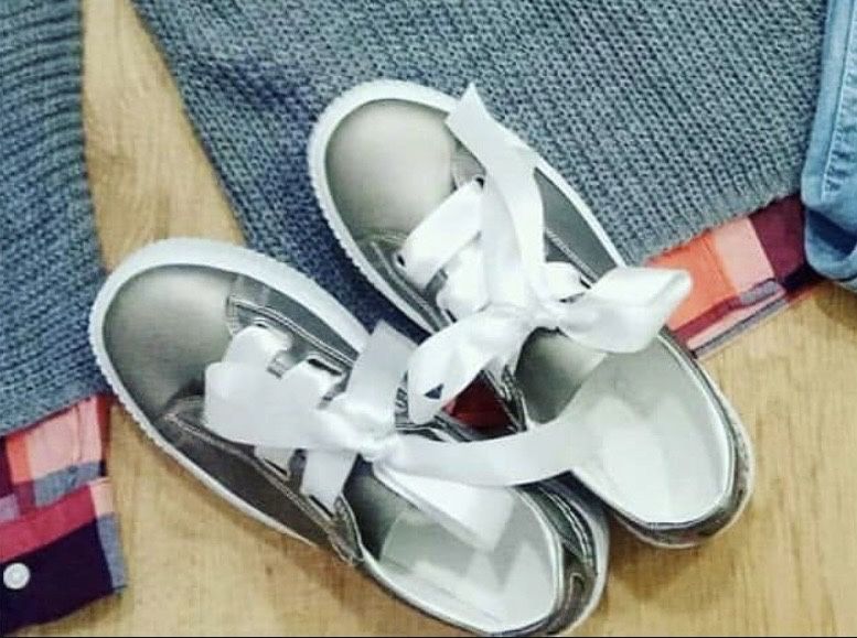 Кеды серебристого цвета с шелковыми шнурками (производство Турция)