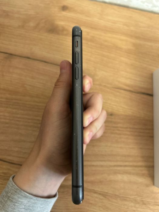 Iphone 11 64 гб акб 70%