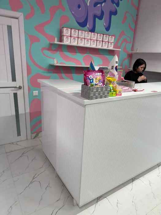 Продам вместительный ресепшен МДФ