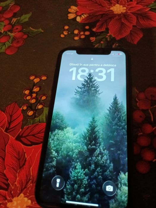 Vând iPhone 11 în stare bună
