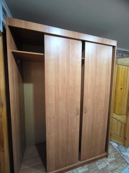 Продам большой шкаф