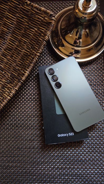 Продаётся Samsung S23

256 GB