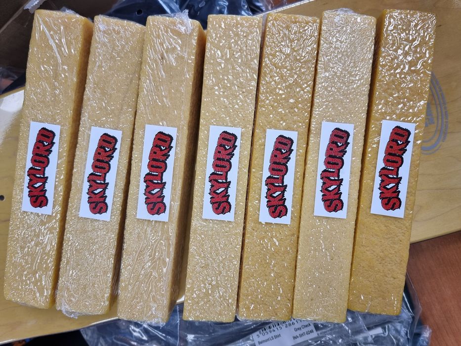 Чистач за шкурка за скейтборд