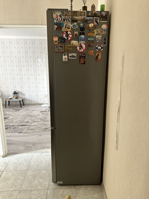 Продам холодильник ,Midea