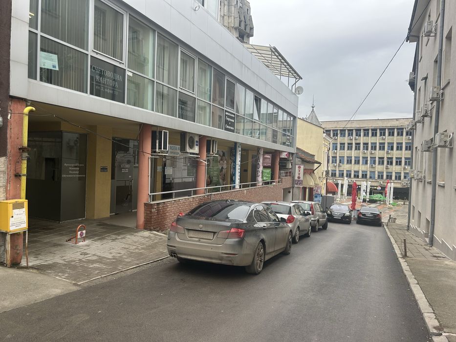 Давам под наем център