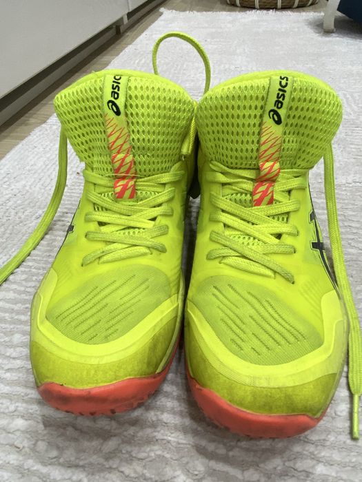 Волейбольные кроссовки ASICS