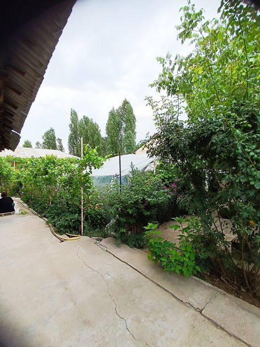 Uchastka sotiladi
