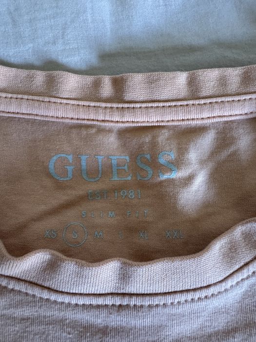 Продавам мъжка тениска на Guess!