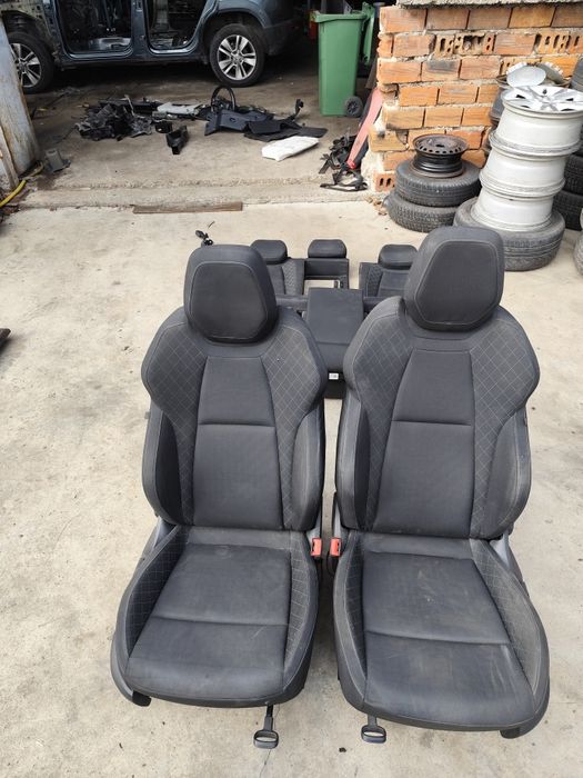 Shkoda Karoq 2019 салон със Четери броя кори