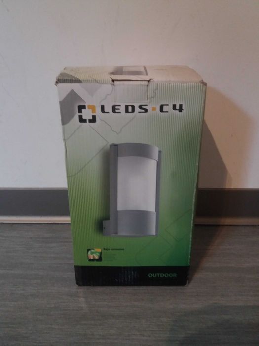 стенен аплик модел LEDS С4 Autdoor с алуминиев корпус ІР44 и стъкло