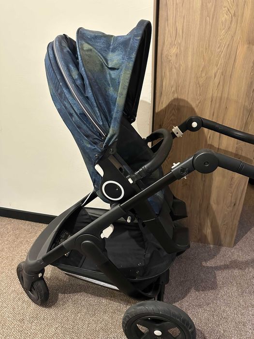 Детска количка Stokke Trailz в лимитиран цвят KOMPLEKT два коша и столче за кола (с база isofix)
