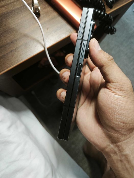 Galaxy Fold 6 Carbon 12/256, сотилади