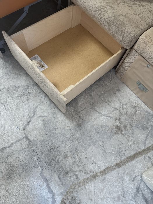 Продам угловой диван для гостиной