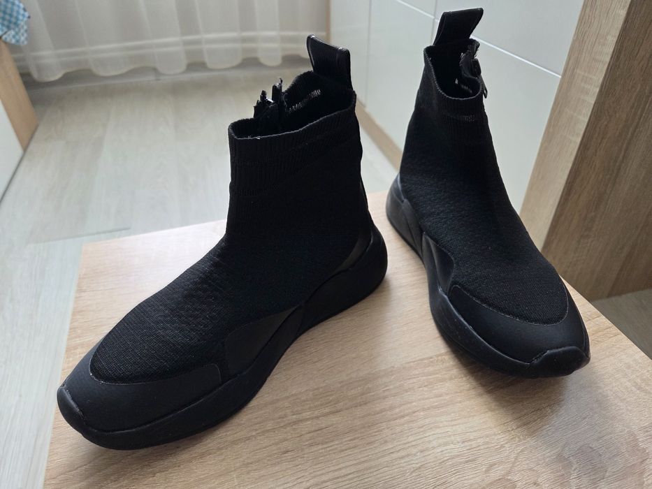 Маратонки NIKE и високи обувки на REPLAY