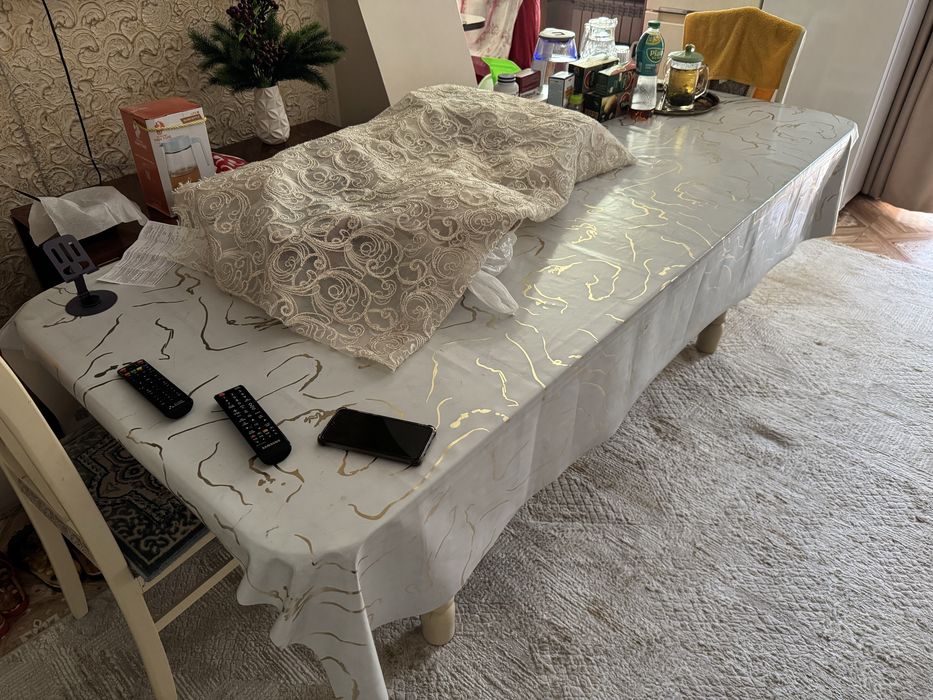 Продаю кухонный стол.