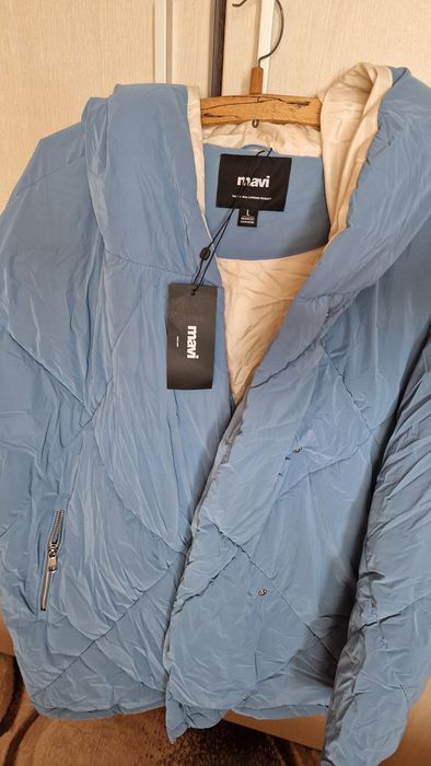 Продавам чисто ново топло яке на MAVI цена 85лв.