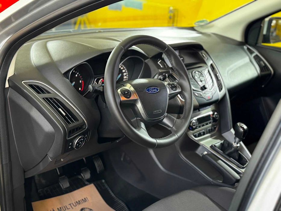 FORD Focus 2015 — imagine 5