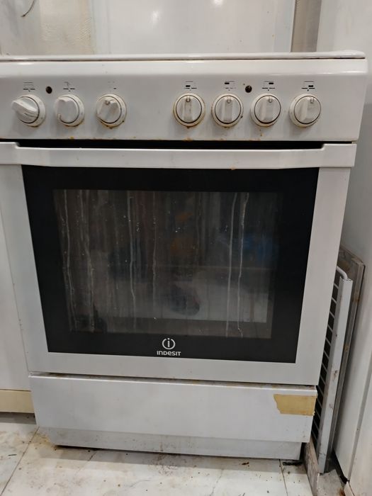Электроплита Indesit в хорошем состоянии