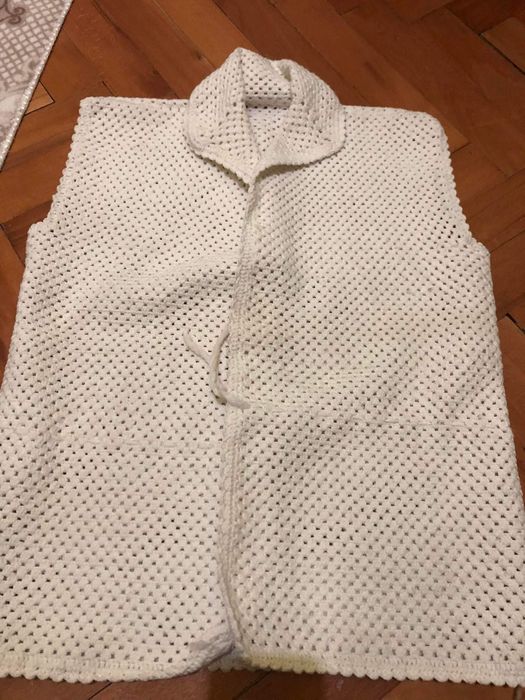 Дамско ръчен плетени елеци 6 броя и плетени дамски чорапи