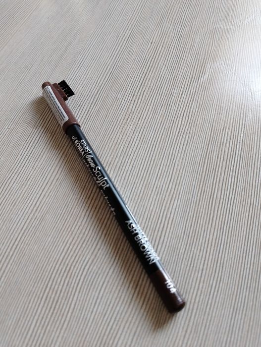Карандаш для бровей коричневый