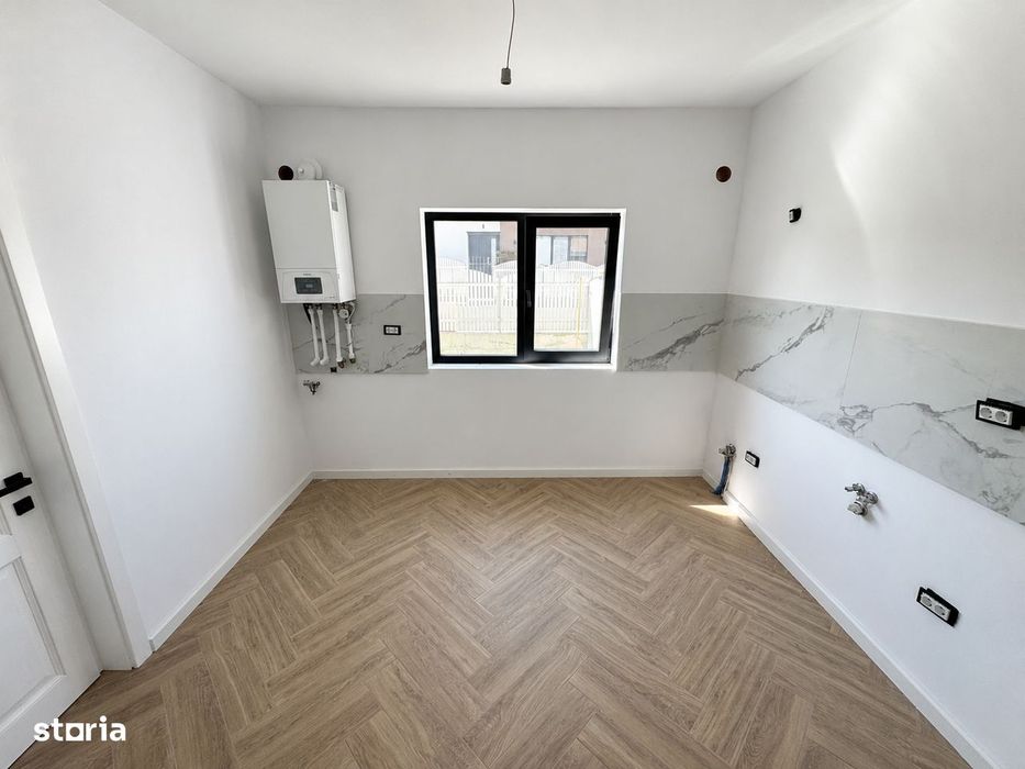 ASFALT! Incalz in pard! Vila 4 camere, Bucium-Hlincea