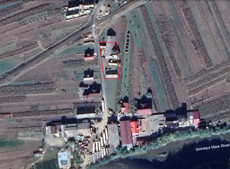 Teren 12 ari cu fost abator și grajd în Feldru