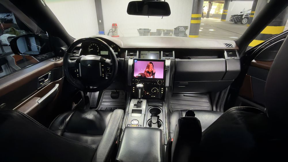 Renjrover sport 4,4 tinu moshina