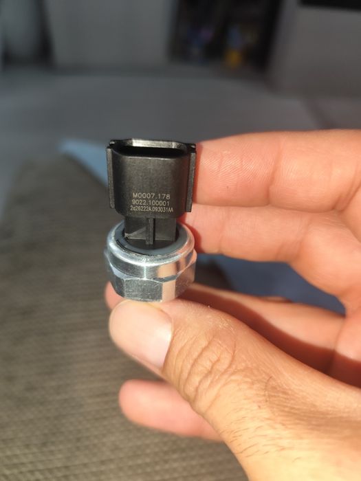 Senzor presiune ulei grup spate KIA Sportage