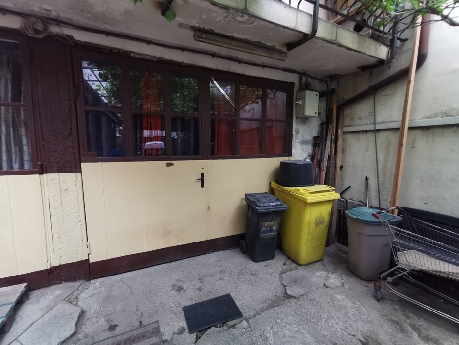 Гаражни врати метални със стъкла