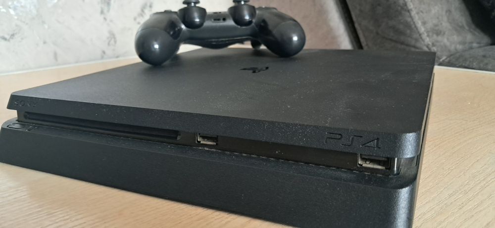 Playstation 4 slim