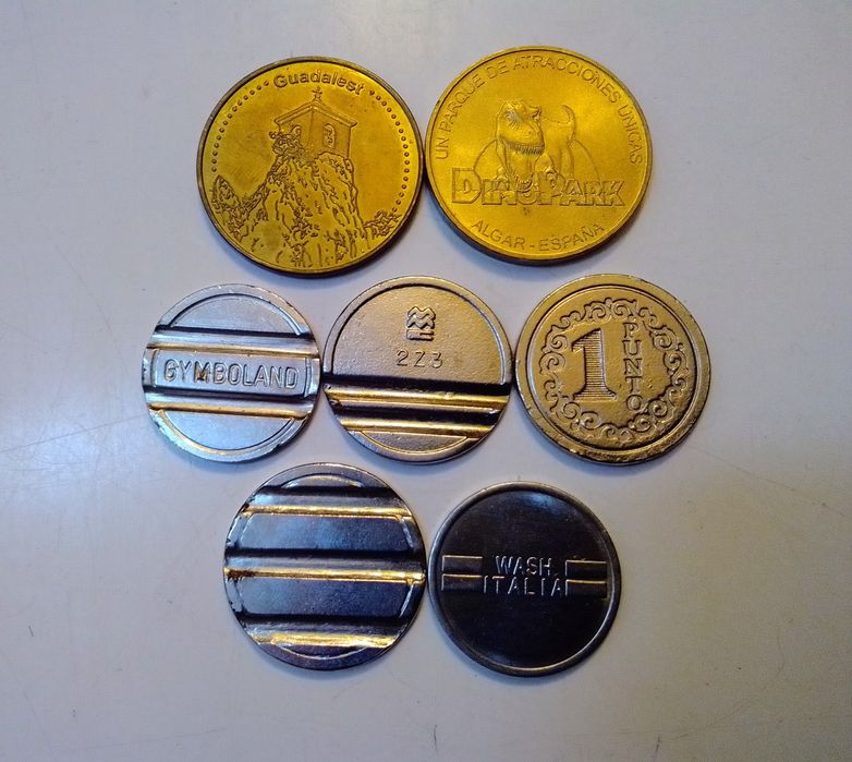 Pachet de 7 monede simbol (token coin) și jetoane (fise)