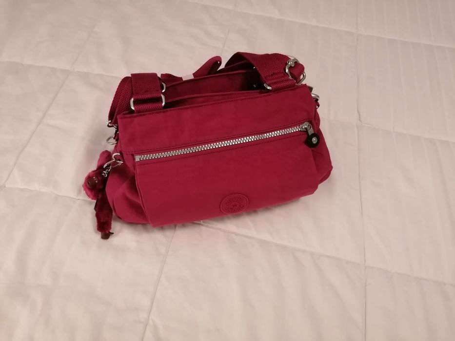 Продавам дамска  чанта  марка  Kipling.