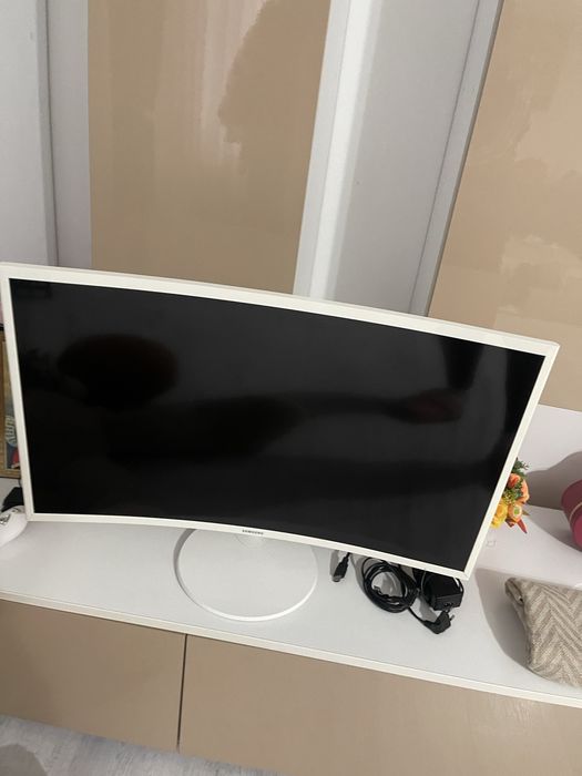 Monitor samsung  curbat alb