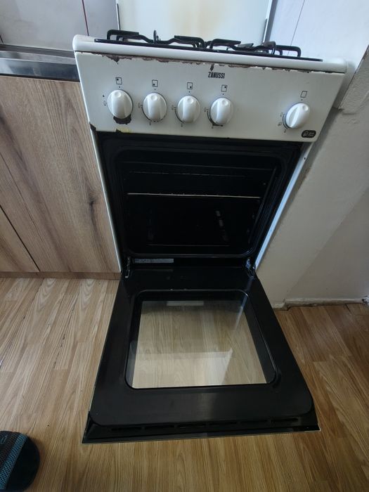 Aragaz.    Zanussi
