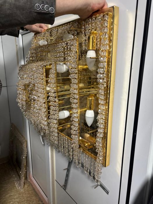 Диван стол люстра