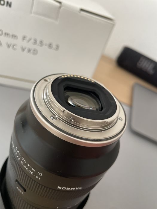 Tamron 18-300mm F/3.5-6.3 Di III-A VC VXD