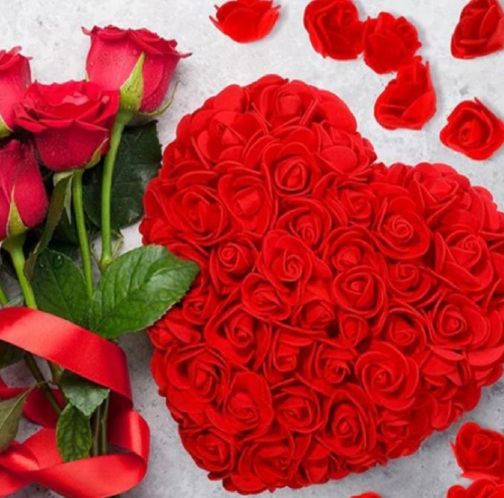 Сърце от рози в луксозна  кутия – романтичен подарък