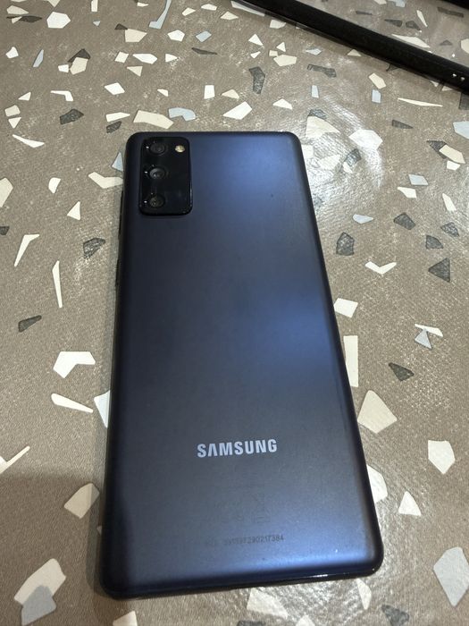Продава се Samsung S20FE