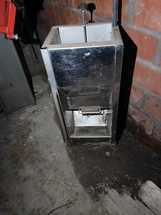 Boxe pentru fătare și furajare de vânzare