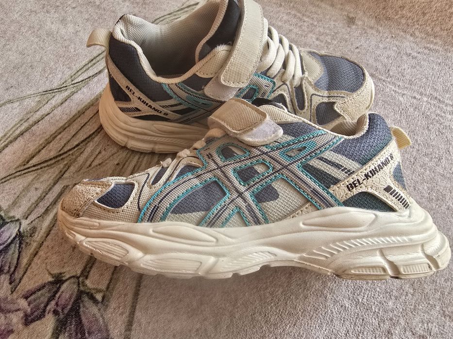 Продам кроссовки Asics