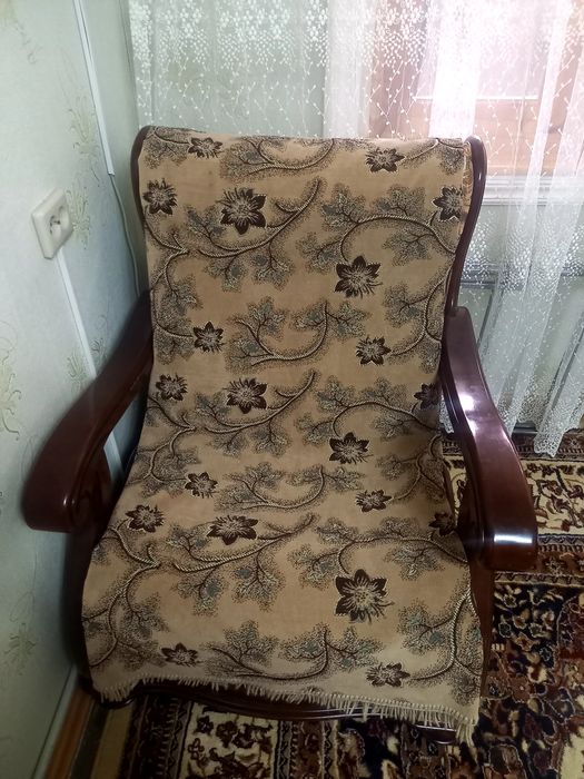 Кресло диван в хорошем состоянии