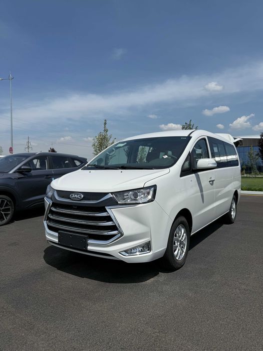JAC M4 minivenlari sotuvda tayyor