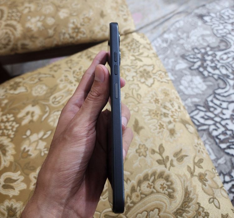 Telefon arzon narxga sotiladi