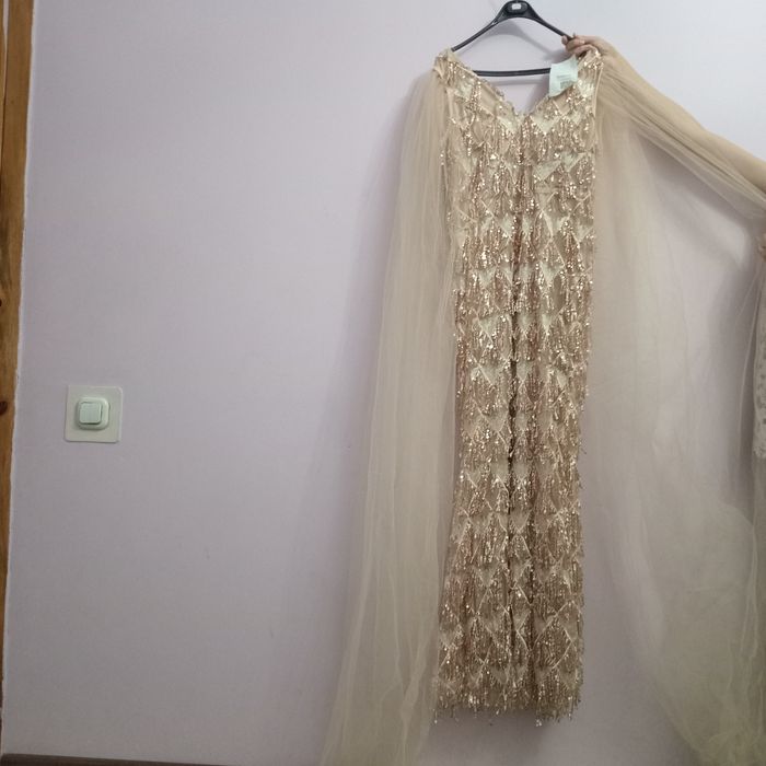 Vecherniy hamda boshqa kiyimlar sotiladi holi yangi