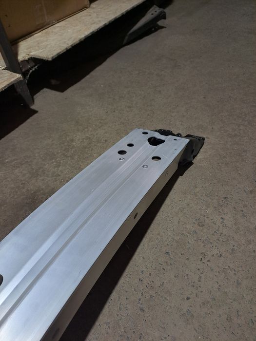 Усилитель переднего бампера Камри 70