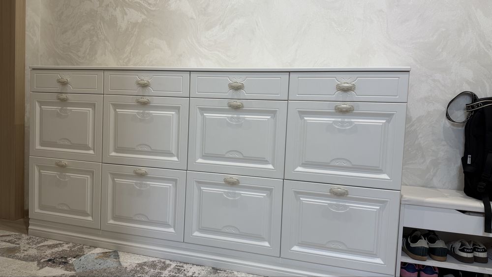 Продам шкаф в прихожую